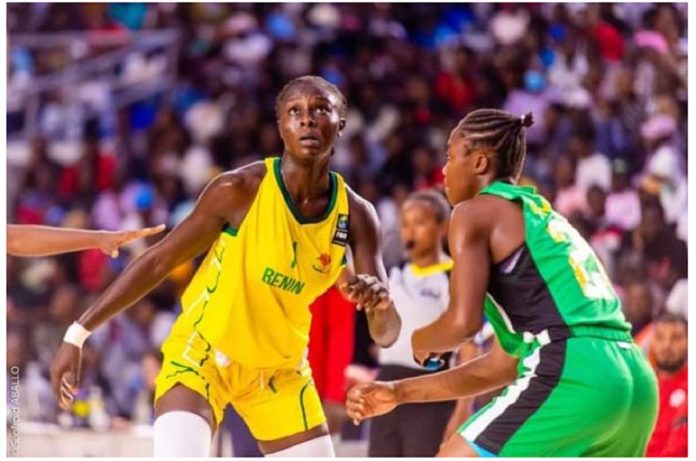 Des basketteuses bÃ©ninoise et camerounaise