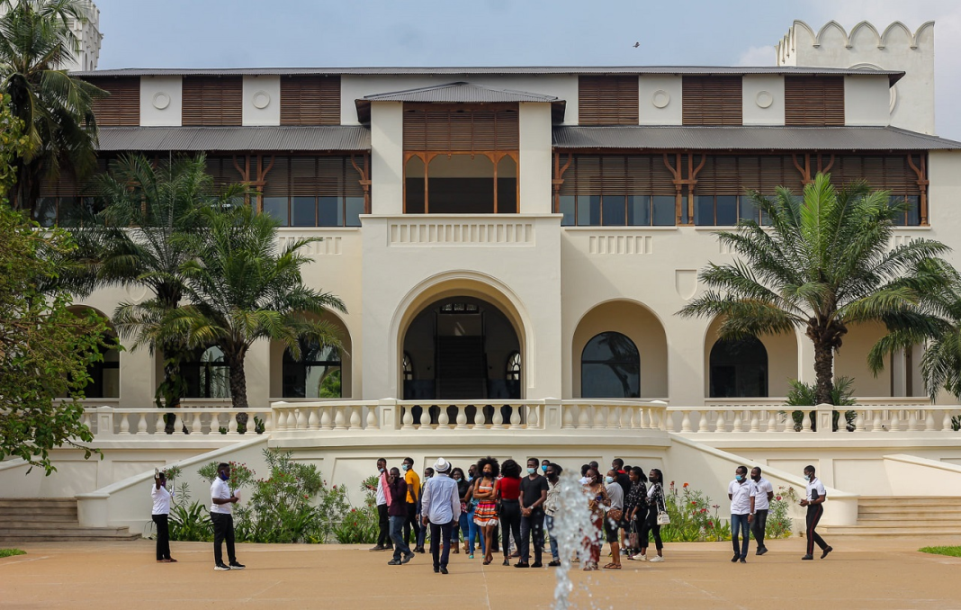 exposition des Å“uvres d'art Ã  LomÃ©