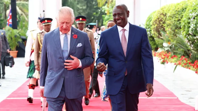 Le prÃ©sident William Ruto accueille le roi Charles III au State House, Ã  Nairobi.