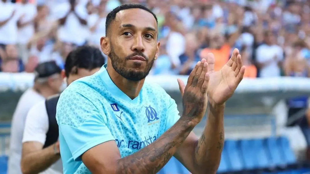 Pierre-Emerick Aubameyang avec le maillot de l'OM