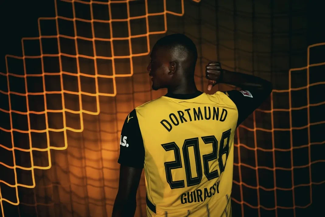 Serhou Guirassy avec le maillot de Dortmund @bvb.de