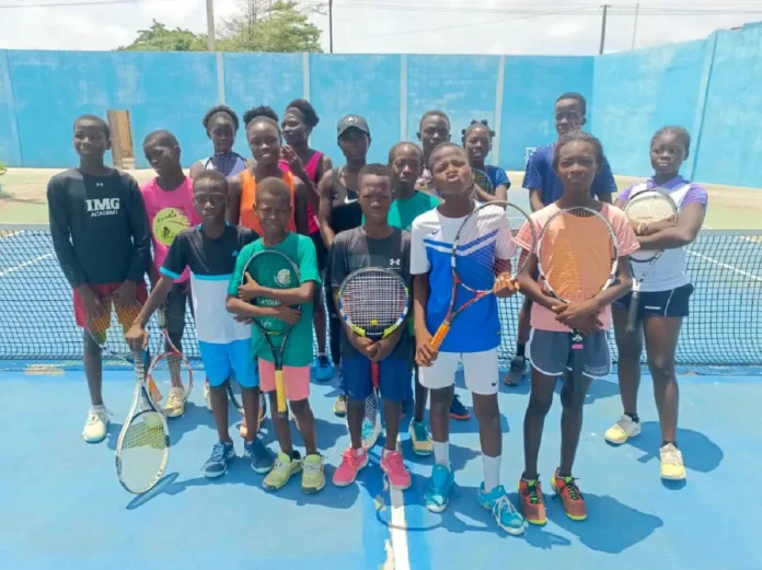 Des joueurs bÃ©ninois de tennis