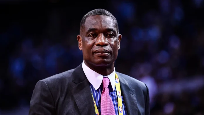 Dikembe Mutombo lors du match NBA Ã  Shenzhen en Chine, opposant Dallas Mavericks et Philadelphia Sixers, le 8 octobre 2018. (ZHONG ZHENBIN _ AFP)